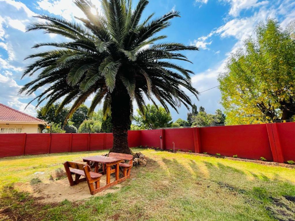 Ithonsi Guesthouse&Spa Kempton Park Extérieur photo