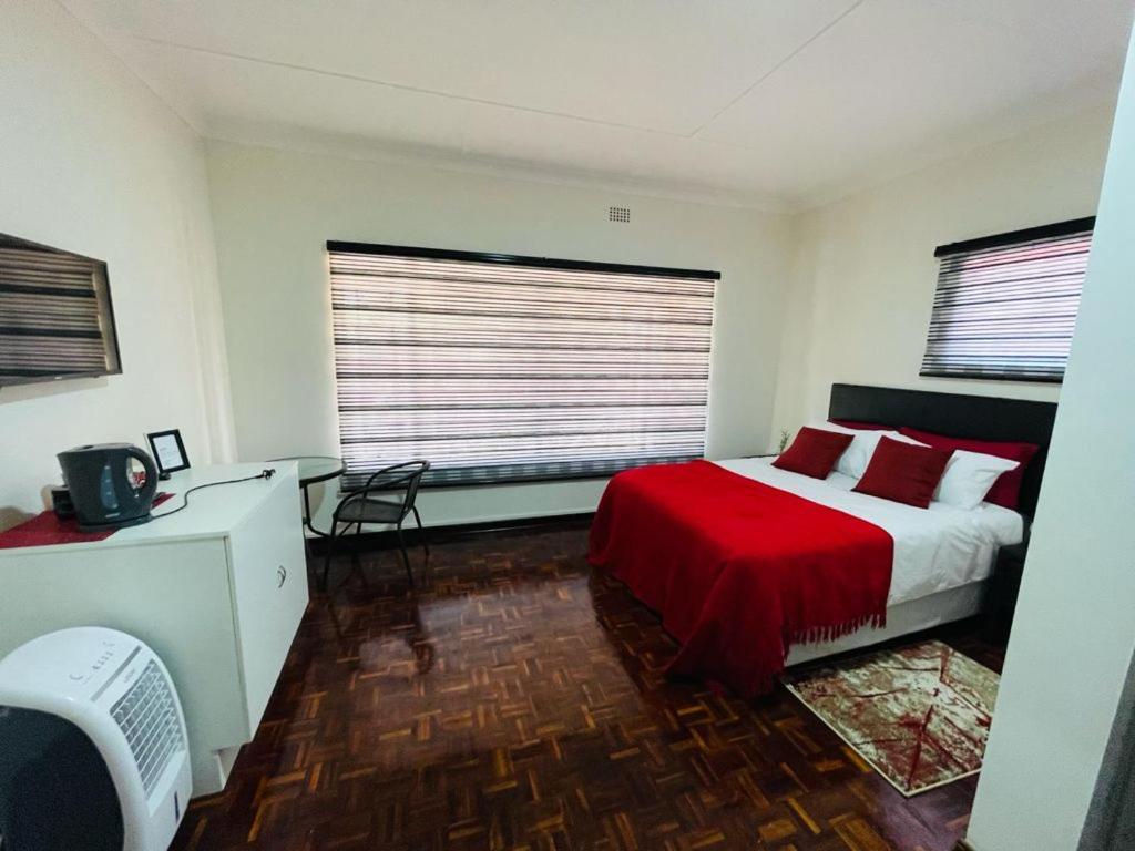 Ithonsi Guesthouse&Spa Kempton Park Extérieur photo