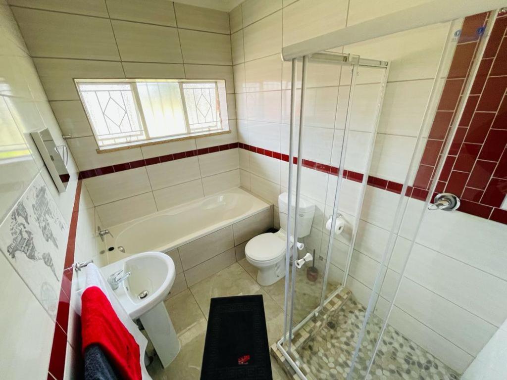 Ithonsi Guesthouse&Spa Kempton Park Extérieur photo