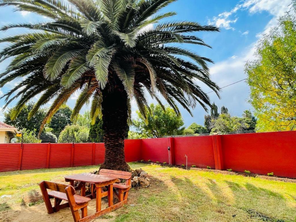 Ithonsi Guesthouse&Spa Kempton Park Extérieur photo